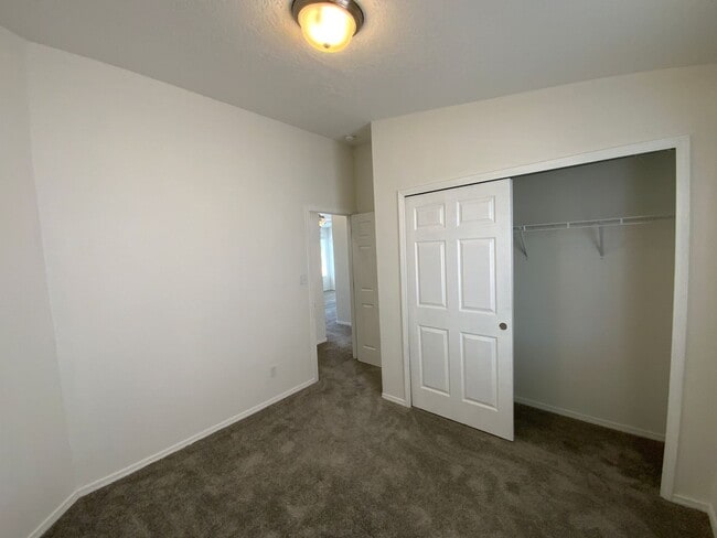 Building Photo - 3 Bedroom Single Story Home Available Near...