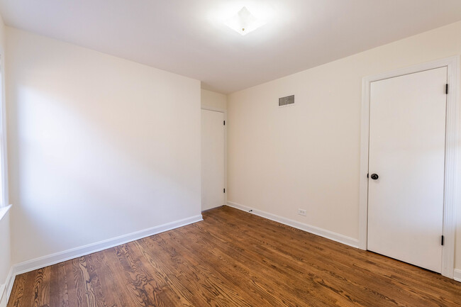 Building Photo - 5231 N Melvina Ave
