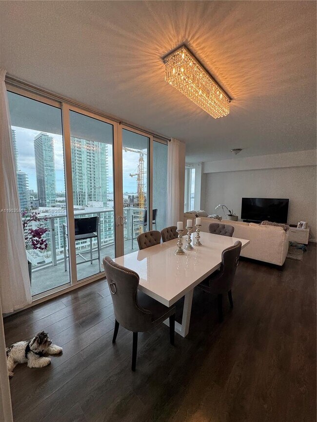 Building Photo - 601 NE 27th St