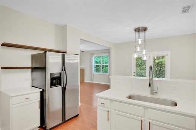 Building Photo - 212 Madison Ave