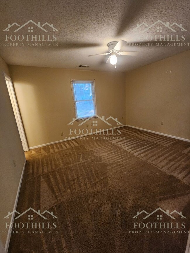 Building Photo - 3-Bed Home with Open Floor Plan and Carport