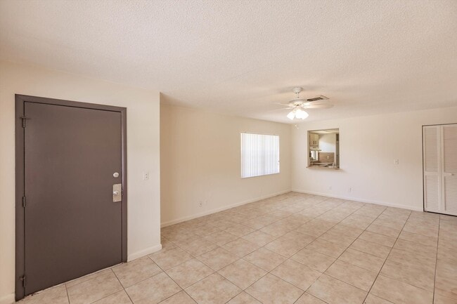 Building Photo - 5029 Rose Hill Dr