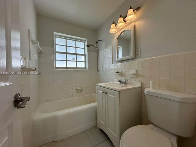 Building Photo - 1790 NE 18th St