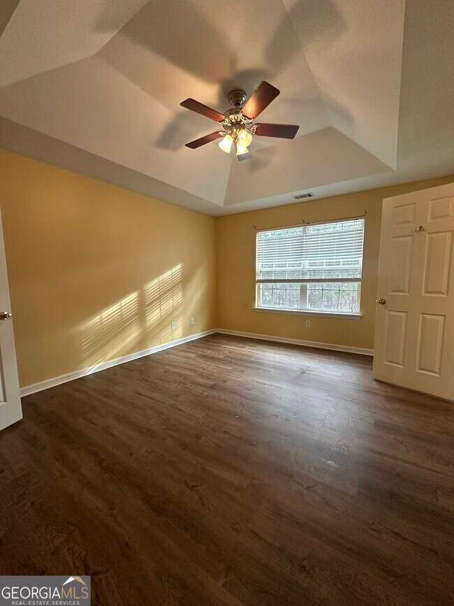 Building Photo - 1943 Oakbluff Way SW