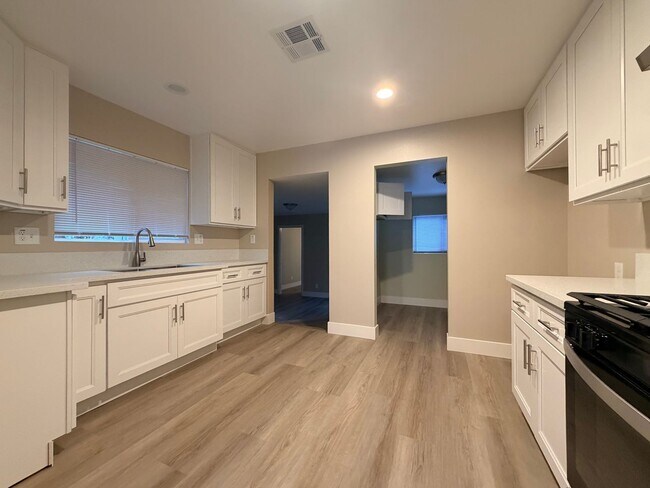 Building Photo - Charming 3-bedroom, 2-bathroom home located in the city of San Bernardino, CA.