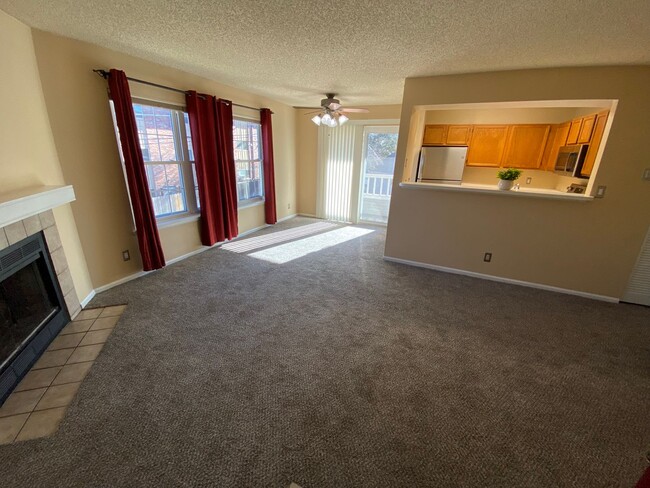 Building Photo - Lakewood Condo
