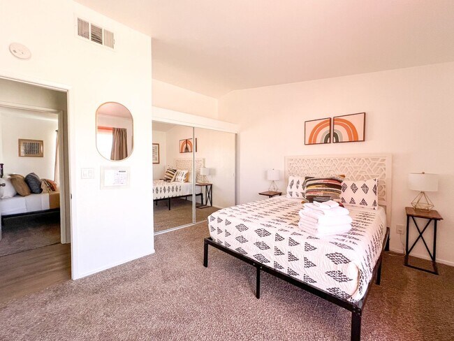 Building Photo - Fully Furnished 4 Bedroom in Sunmore Estat...