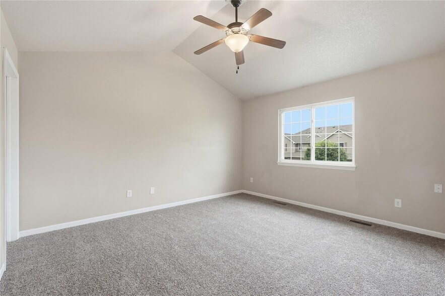 Building Photo - 1694 Burr Dr