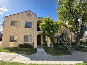 Building Photo - 2554 Olive Dr