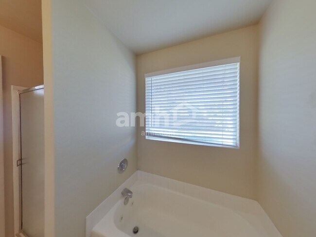 Building Photo - 585 N Katie Way