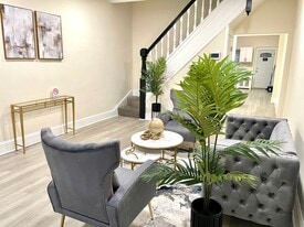 Building Photo - 2843 Woodbrook Ave