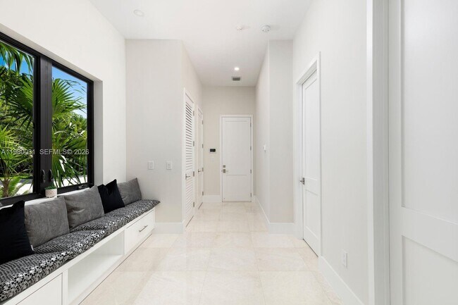 Building Photo - 6065 SW 109th St