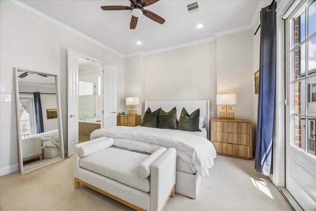 Building Photo - 1033 Ashland St