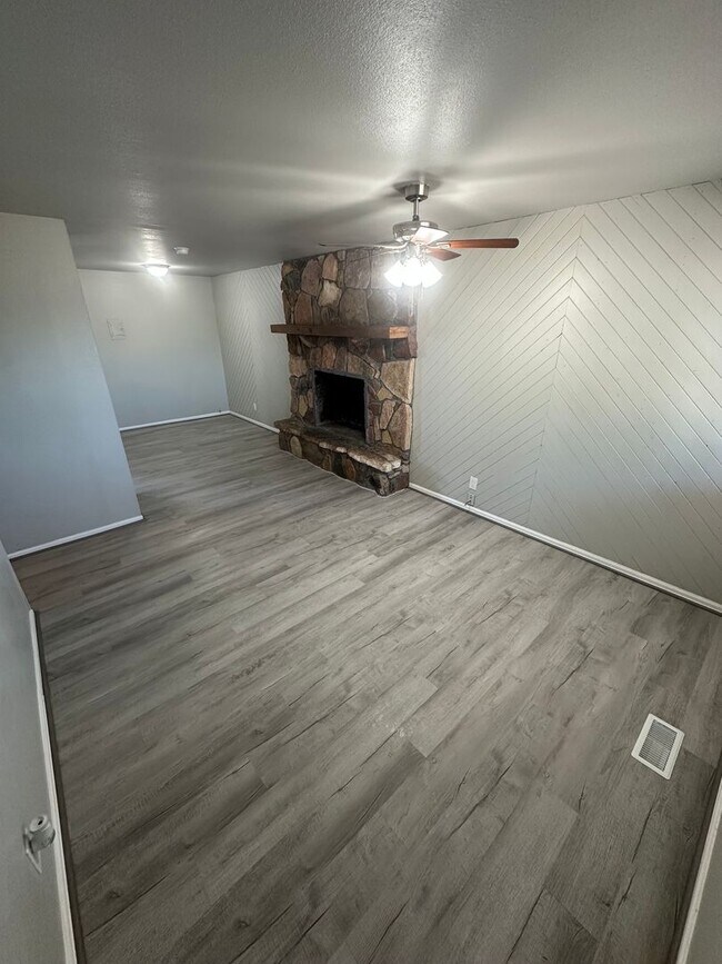 Building Photo - MOVE IN SPECIAL: $800 OFF FIRST MONTH'S RE...