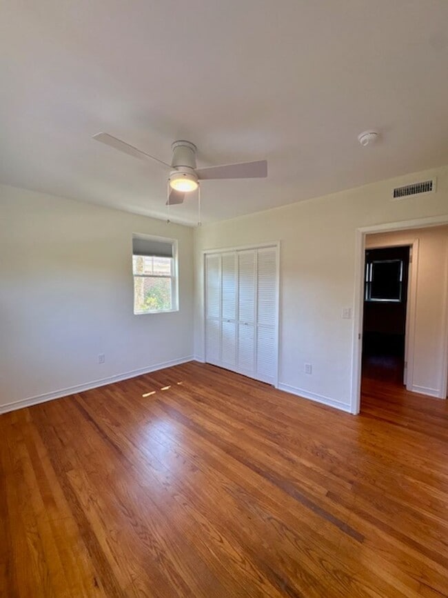 Building Photo - Fully Renovated Three Bedrooms Condo in South Windermere