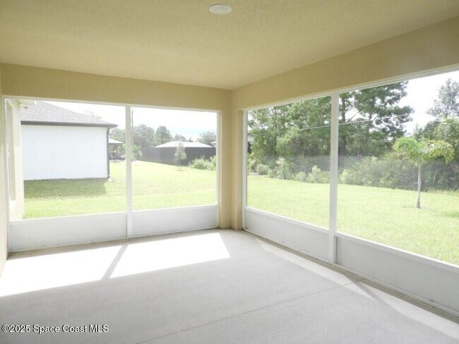 Building Photo - 1650 Wyoming Dr SE