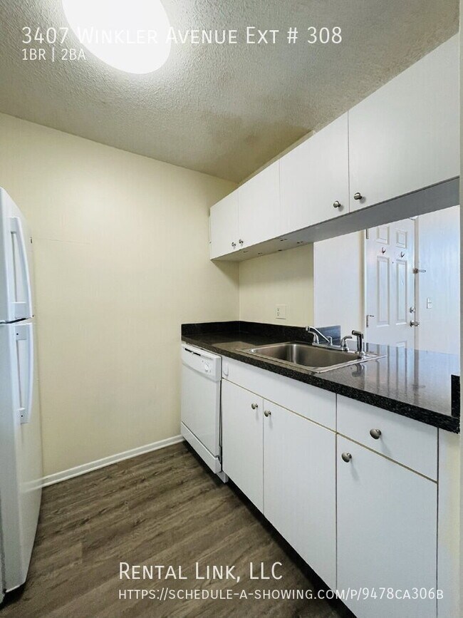 Building Photo - 3407 Winkler Ave