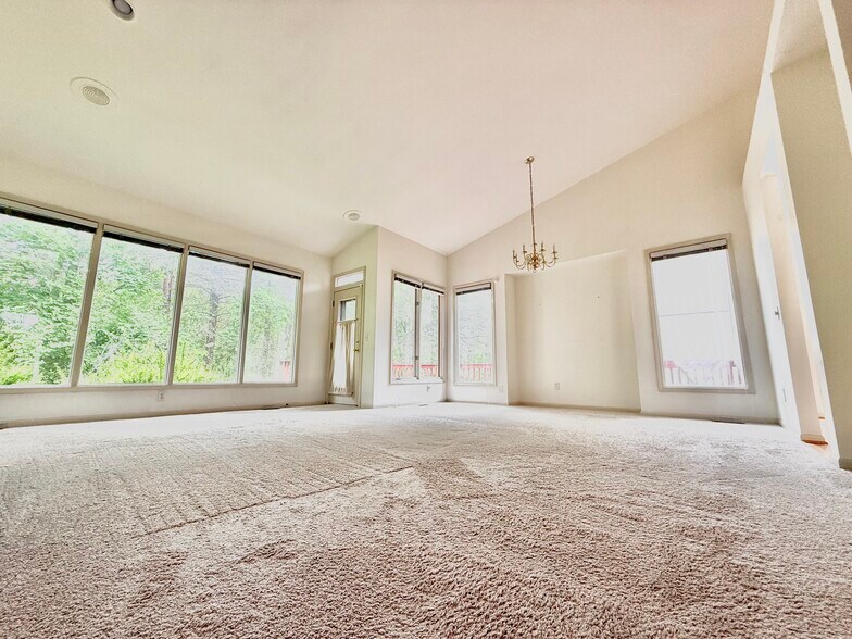 Building Photo - 30684 Tanglewood Trl