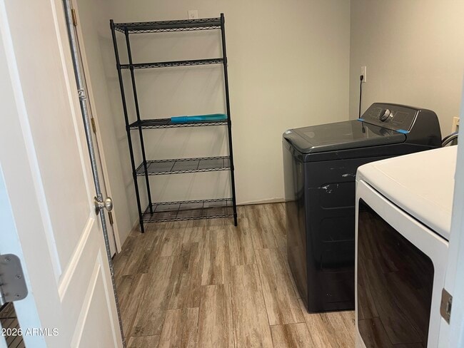 Building Photo - 3511 E Greenway Ln