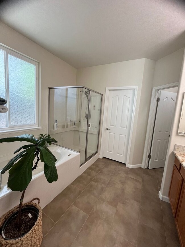 Building Photo - 3820 Vistosa Ct