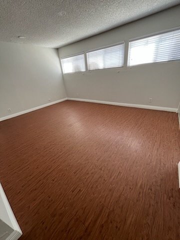 Building Photo - 17440 Burbank Blvd