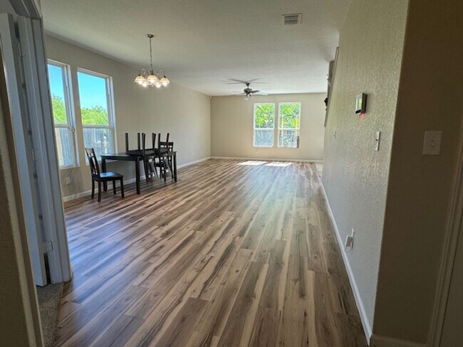 Building Photo - Super Nice! Featuring 4 bedroom/ 3 bath