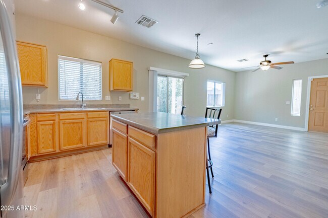 Building Photo - 2723 E Schiliro Cir