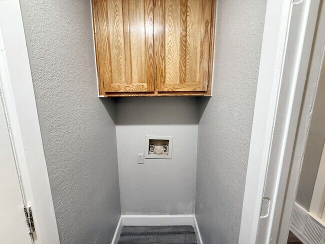 Building Photo - Comfortable 3-Bedroom Home for Lease in Ke...
