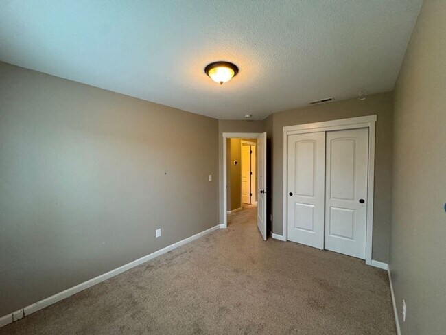 Building Photo - 2706 NE 130th Ct