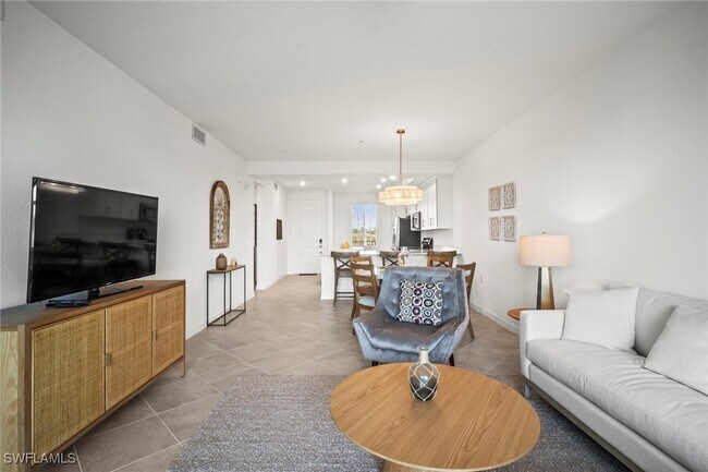 Building Photo - 15285 Grn Acrs Ave