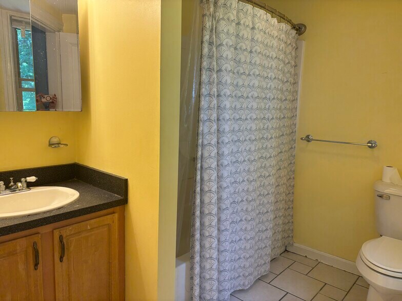 Building Photo - 249 County St