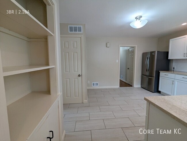 Building Photo - 629 E Meyer Blvd