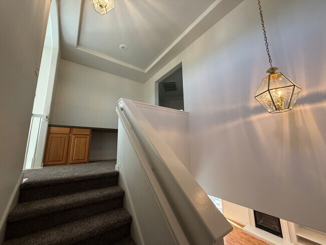 Building Photo - 4-bedroom two story in Sylvan School District!
