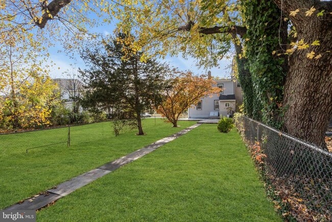 Building Photo - 28 Bond St