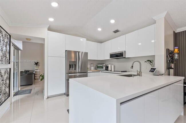 Building Photo - 9765 SW 155th Ct