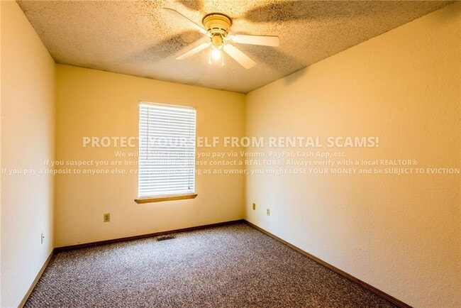 Building Photo - 686 W Martha Dr