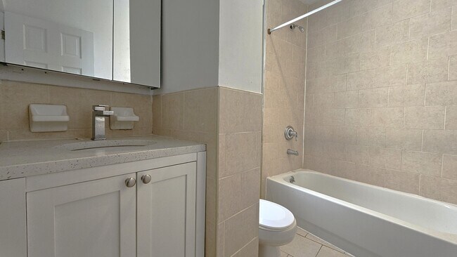 Building Photo - 20 Magaw Pl