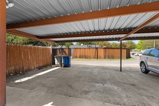 Building Photo - 15839 El Estado Dr