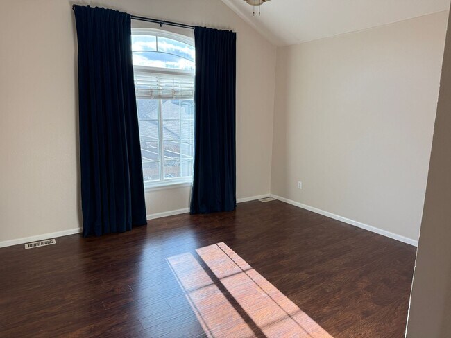 Building Photo - Newly updated 2 story townhome with single car garage in Littleton