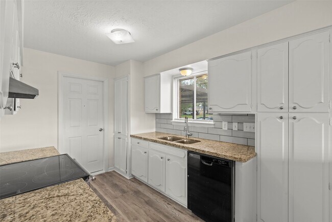 Building Photo - 3214 Flamborough Dr
