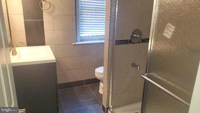 Building Photo - 29 E Hinckley Ave