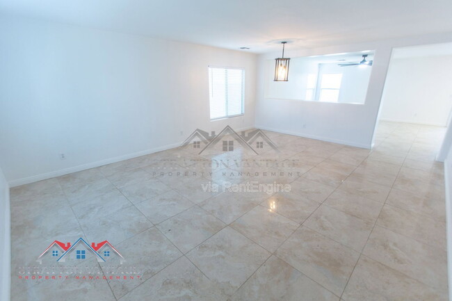 Building Photo - 110 Cholla St