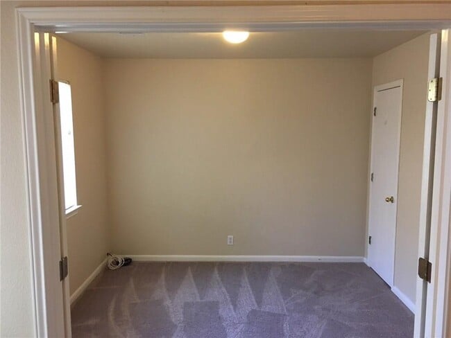 Building Photo - 380 Zebra Dr