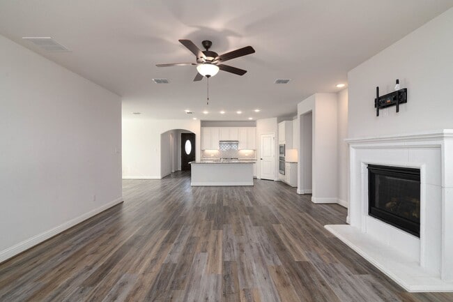Building Photo - Beautiful 4 Bedroom, 3 Car Garage, Single Story Home in Celina!