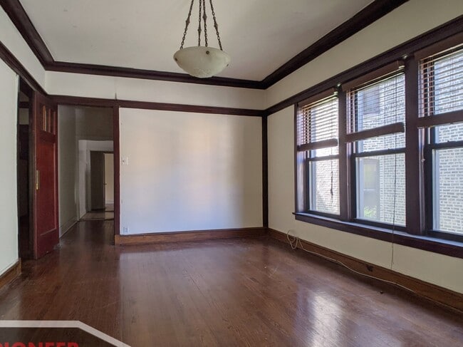 Building Photo - 2428 N Sawyer Ave