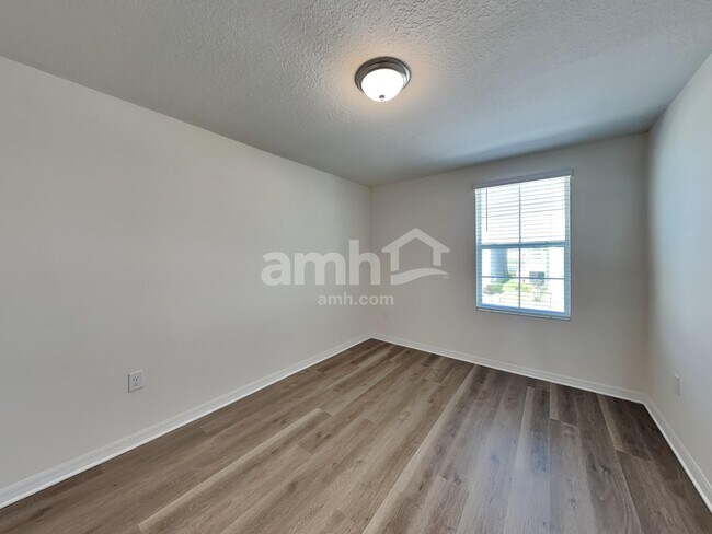 Building Photo - 10316 Flathead Dr