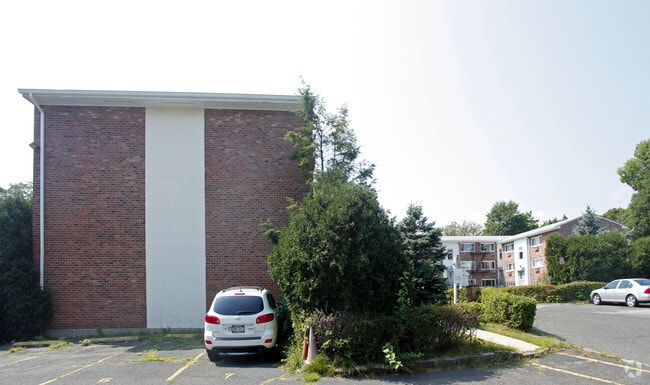 Primary Photo - Lane Crest Apartments