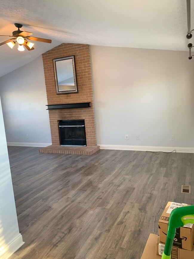 Building Photo - 9012 Ellersly Dr