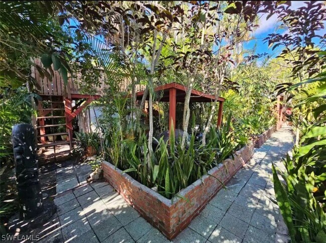 Building Photo - 5934 Tropical Dr