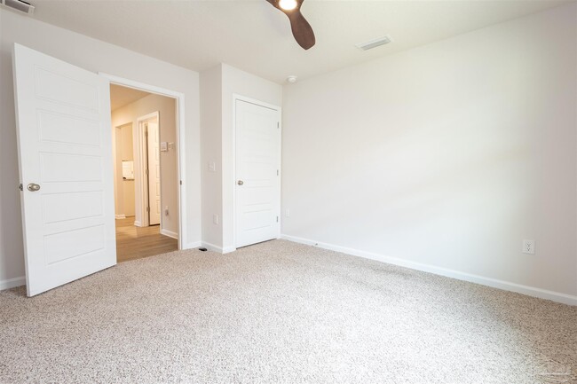 Building Photo - 975 Lovebird Ct